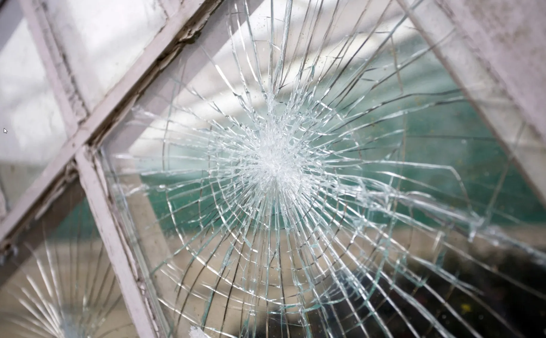 Vitrerie bris de glace vitre cassée sécurisation provisoire urgence Paris