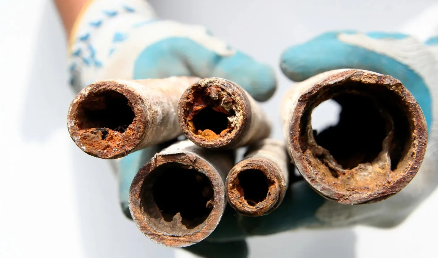 tuyaux de canalisation encrassés